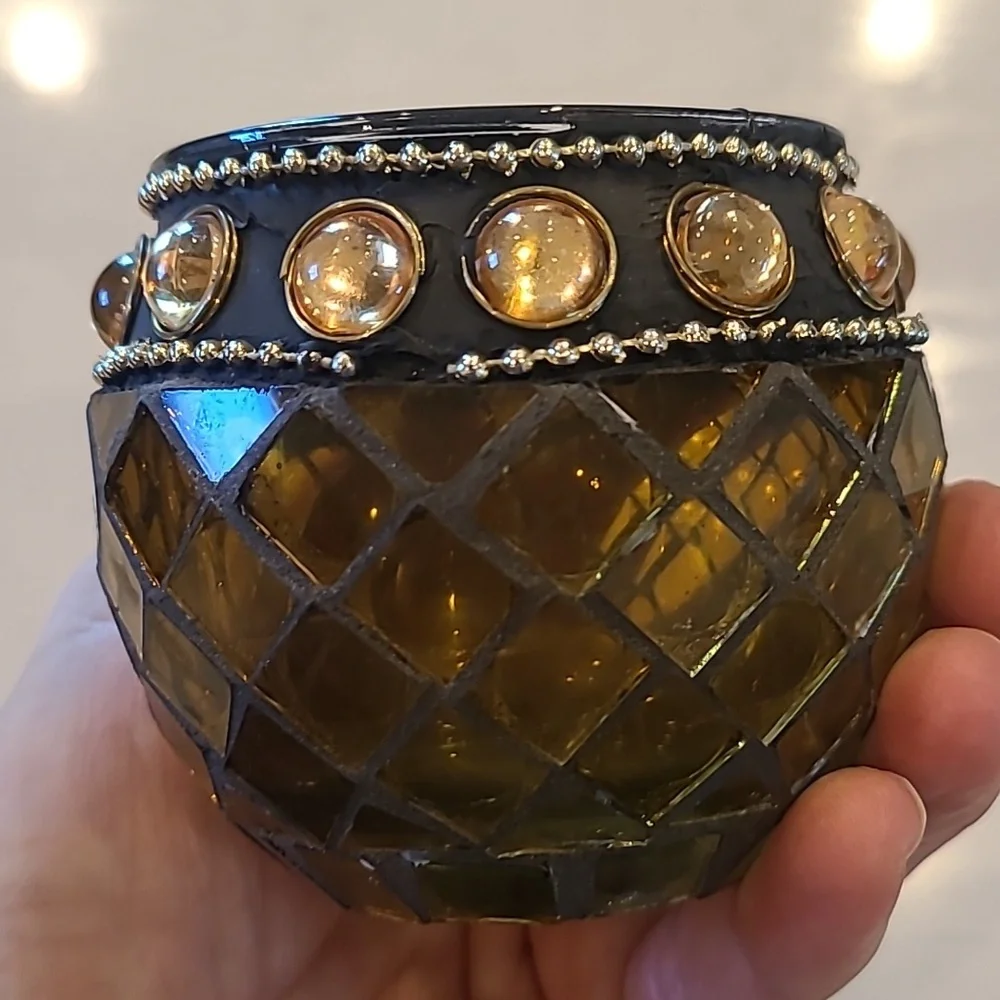 Pier 1 yellow gold